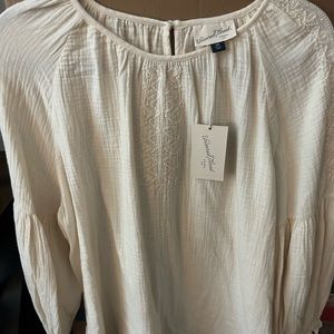 Universal Threads women’s peasant top